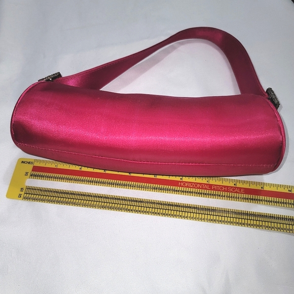 La Regale magenta cylinder evening bag - Picture 12 of 13
